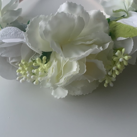 Flower tiara with metal ring - Picture 7 of 7